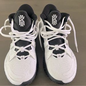 Kyrie 7 basketball shoes, never worn. Men’s size 6, woman’s 7.5
